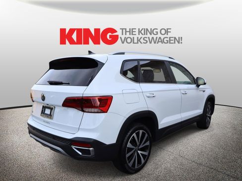 Certified 2022 Volkswagen Taos SE FWD image 3