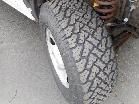 Used 2003 Ford E-250 and Econoline 250 4x4 Cargo Van Rear A/C Shelfs image 12