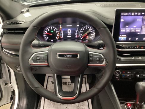 Used 2024 Jeep Compass Trailhawk w/ Trailhawk Convenience Group AWD/4WD image 19