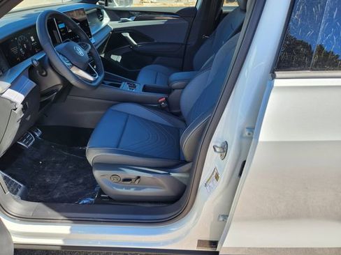 New 2026 Volkswagen Tiguan SE R-Line AWD/4WD image 11