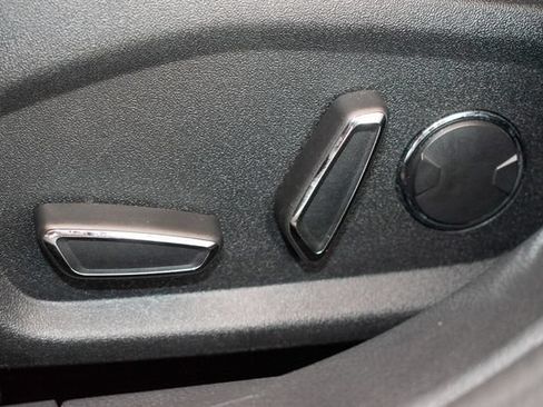 Used 2018 Ford Fusion SE w/ Fusion SE Technology Package FWD image 19