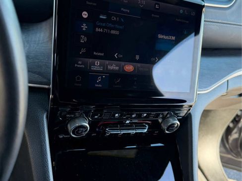 Used 2022 Jeep Grand Cherokee Overland w/ Luxury Tech Group IV image 23