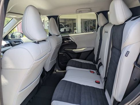 New 2026 Mitsubishi Outlander SE FWD image 14