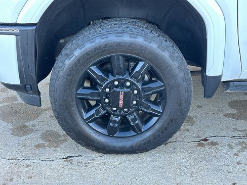 Used 2024 GMC Sierra 2500 AT4 w/ Technology Package image 3