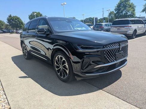 Certified 2024 Lincoln Nautilus Reserve AWD/4WD image 10