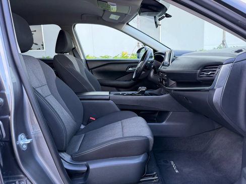 Used 2025 Nissan Rogue SV FWD image 18