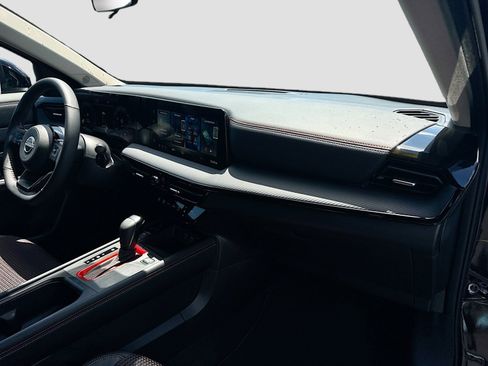 Used 2026 Nissan Kicks SR FWD image 29