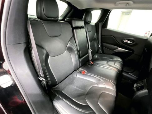 Used 2020 Jeep Cherokee Limited image 35