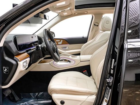 Used 2022 Mercedes-Benz GLE 350 4MATIC w/ AMG Line Exterior image 4