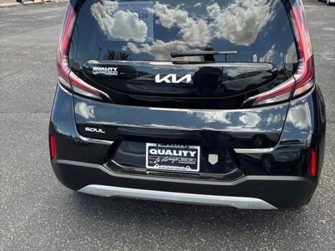 Used 2023 Kia Soul LX w/ LX Technology Package FWD image 3