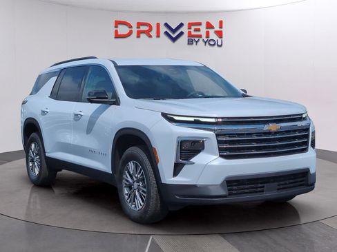 New 2026 Chevrolet Traverse LT w/ Driver Confidence Package image 7