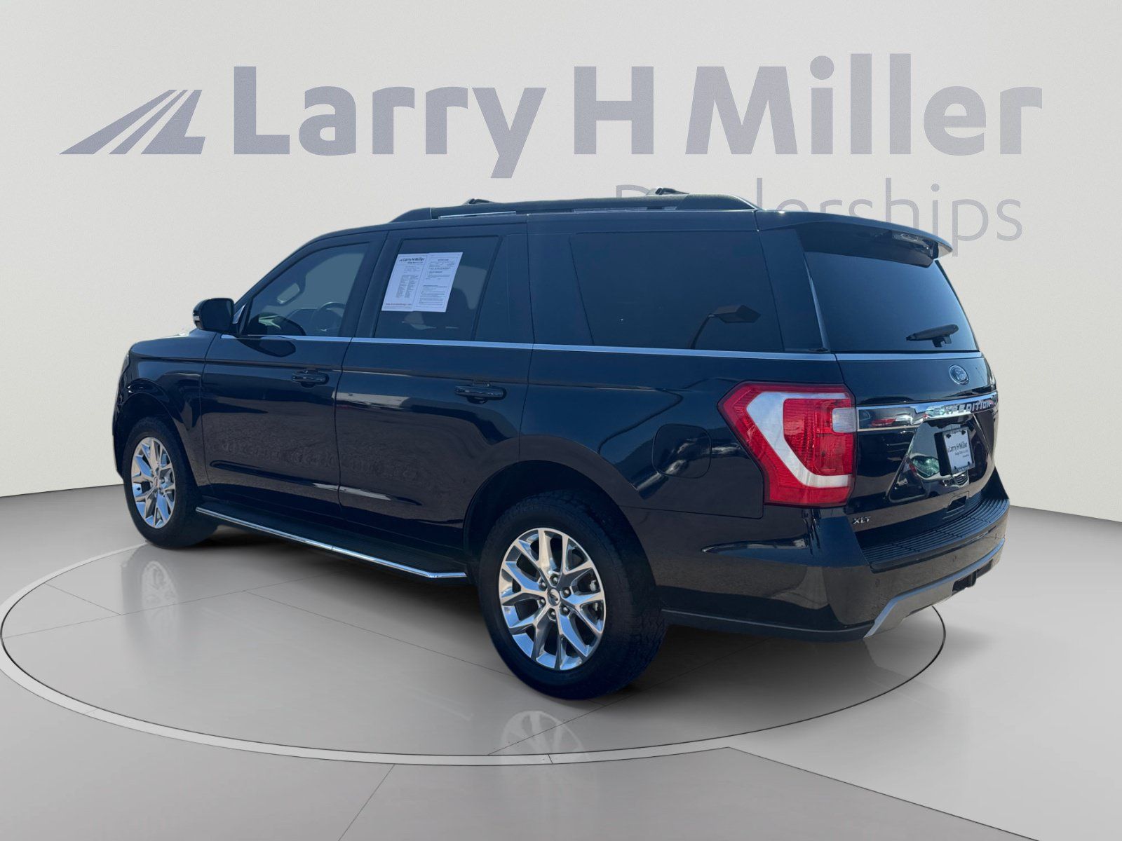 Used 2021 Ford Expedition XLT AWD/4WD image 3