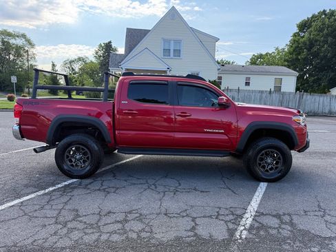 Used 2017 Toyota Tacoma SR5 w/ Tow Package AWD/4WD image 2