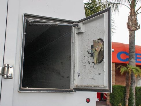 Used 2014 Ford E-350 and Econoline 350 Super Duty w/ Power Windows & Locks Group image 8