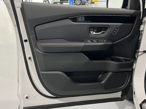 New 2025 Honda Pilot TrailSport image 25