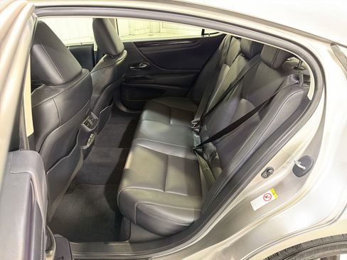 Used 2019 Lexus ES 350 w/ Ultra Luxury Package image 25