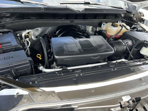 Used 2023 Chevrolet Suburban Z71 w/ Z71 Off-Road Package AWD/4WD image 38