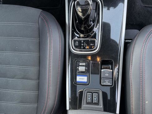 Used 2022 Mitsubishi Outlander LE image 34