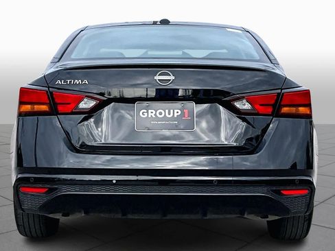 Used 2025 Nissan Altima 2.5 SV image 5