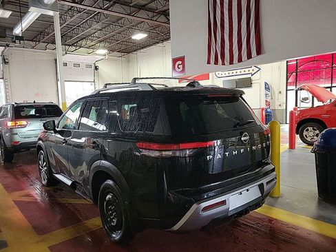 Used 2022 Nissan Pathfinder Platinum w/ Cargo Package image 2