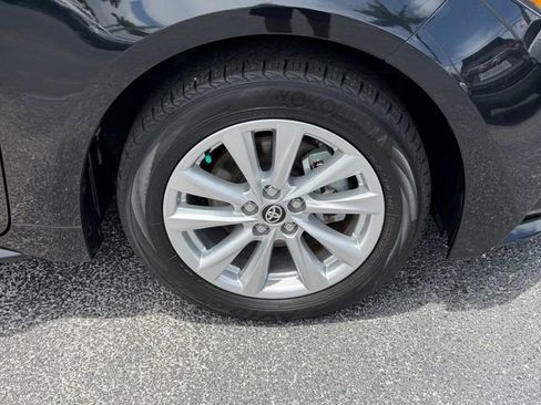 Used 2024 Toyota Corolla LE w/ LE Convenience Package FWD image 9