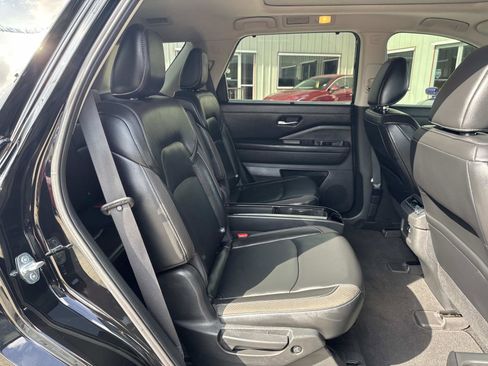 Used 2022 Nissan Pathfinder SL w/ SL Premium Package image 9