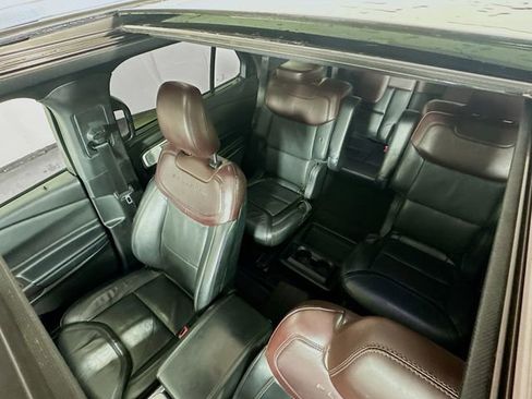 Used 2020 Ford Explorer Platinum w/ Premium Technology Package image 23