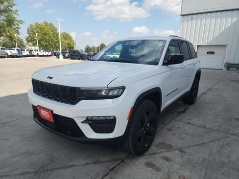 New 2025 Jeep Grand Cherokee Limited w/ Luxury Tech Group II image 3