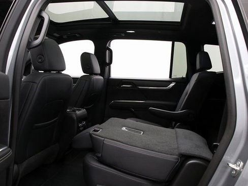New 2025 GMC Acadia Elevation w/ Elevation Premium Package AWD/4WD image 13