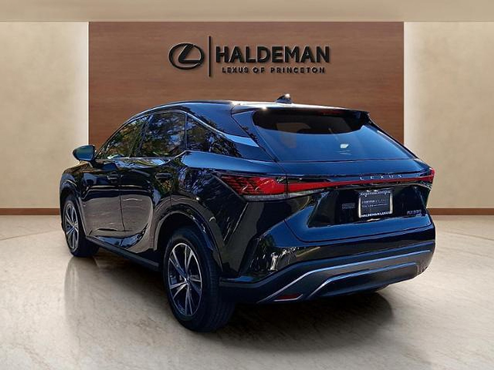 Certified 2023 Lexus RX 350 Premium w/ Accessory Package AWD/4WD image 4