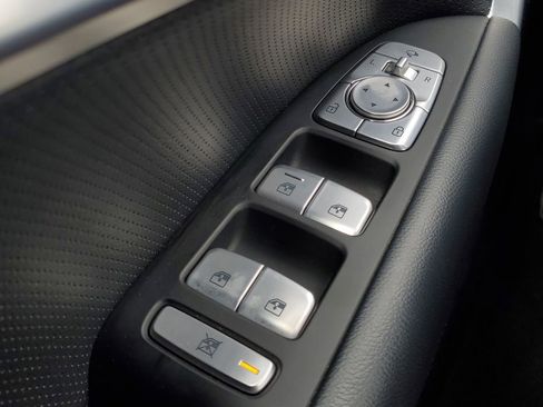 Used 2021 Genesis G70 2.0T w/ Elite Package image 19