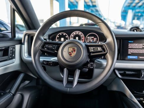 Certified 2025 Porsche Cayenne Coupe image 6