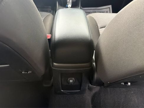 Used 2020 Dodge Journey SE w/ SE Popular Equipment Group FWD image 19