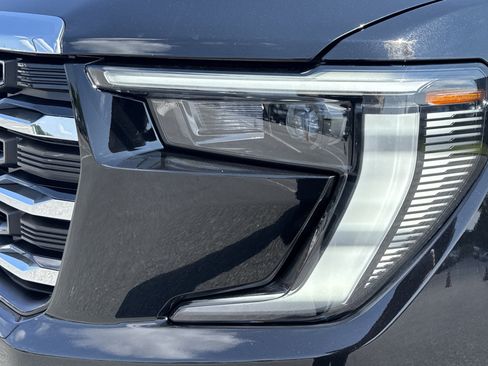 Used 2026 GMC Acadia Elevation w/ Elevation Premium Package FWD image 6