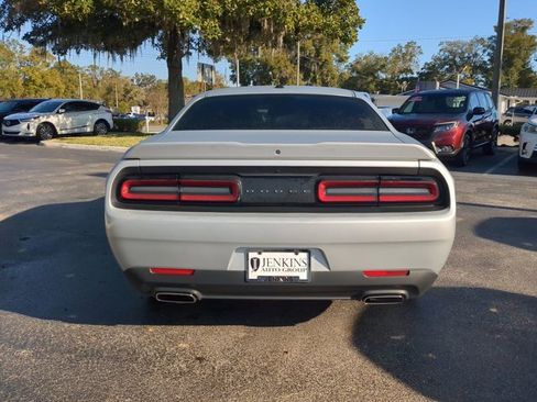 Used 2022 Dodge Challenger SXT image 5