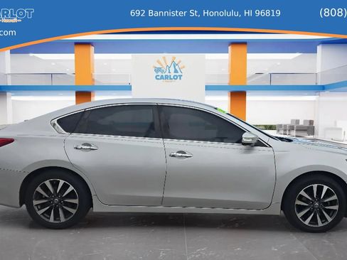 Used 2017 Nissan Altima 2.5 SL w/ 2.5 Technology Package FWD image 2