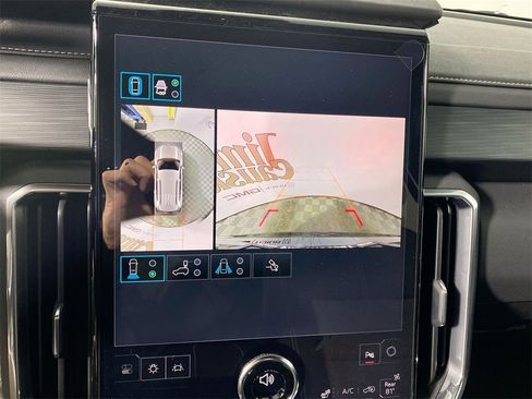 Used 2025 GMC Acadia Elevation w/ Black Edition image 17