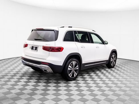 New 2025 Mercedes-Benz GLB 250 4MATIC image 6
