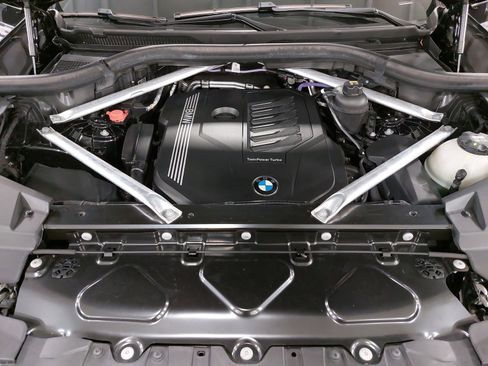 Used 2022 BMW X6 xDrive40i w/ M Sport Package image 32