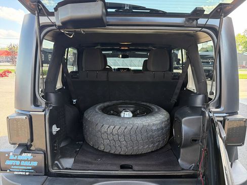 Used 2014 Jeep Wrangler Unlimited Rubicon AWD/4WD image 15