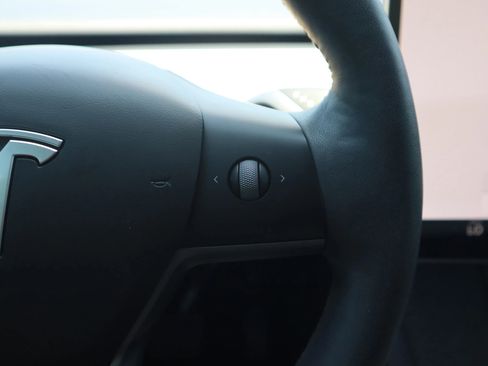 Used 2024 Tesla Model Y Long Range AWD/4WD image 16