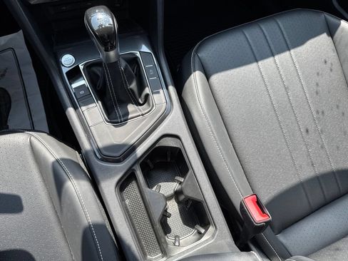 Used 2023 Volkswagen Tiguan SE FWD image 19