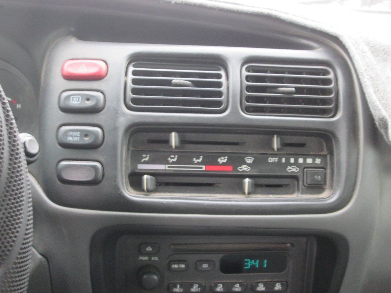 Used 2003 Chevrolet Tracker 4WD w/ Preferred Equipment Group image 22