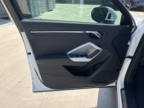 New 2025 Audi Q3 2.0T Premium image 10