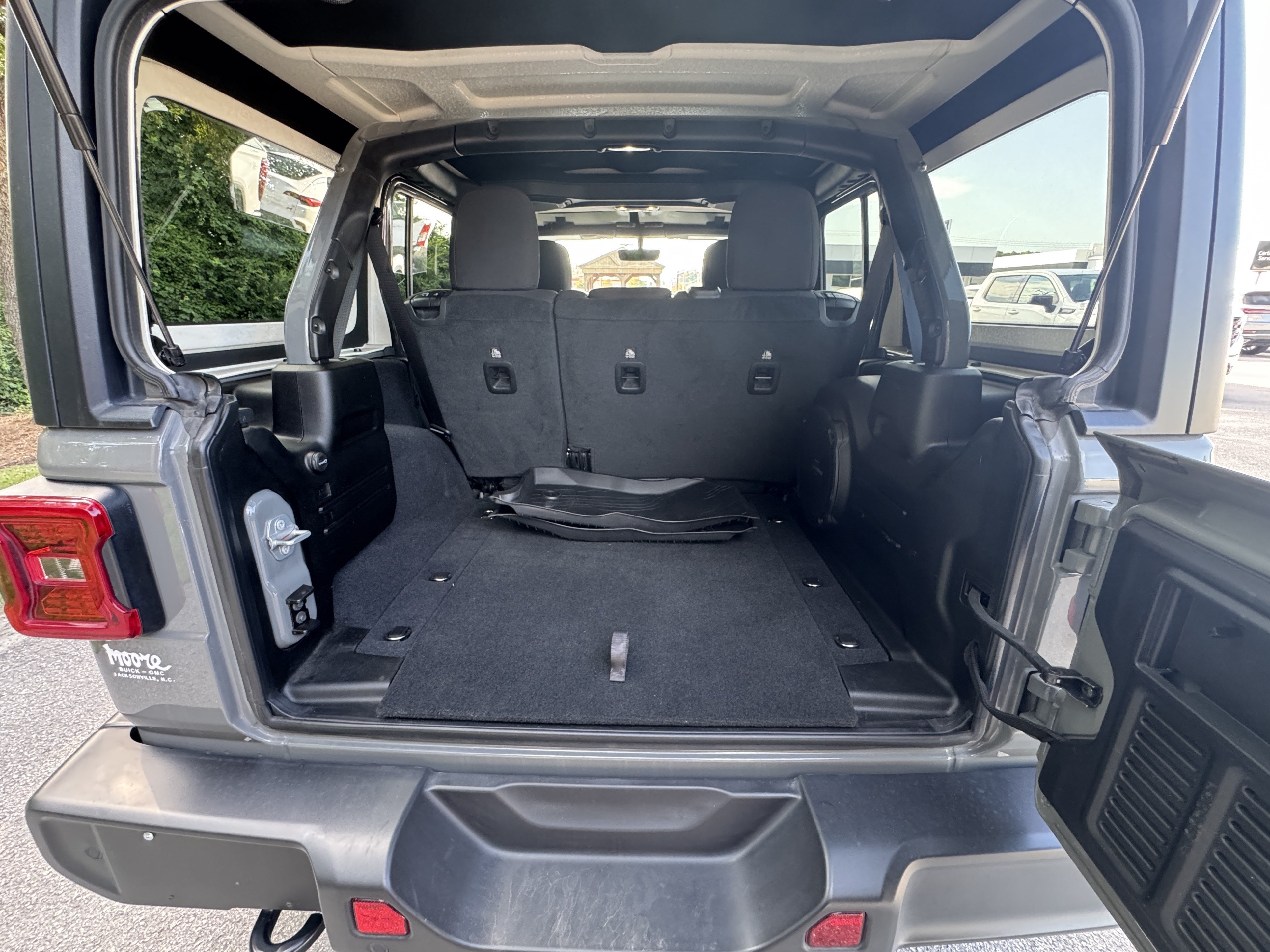 Used 2022 Jeep Wrangler Unlimited Sport AWD/4WD image 4