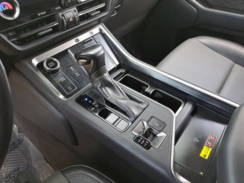 Used 2024 Lexus GX 550 w/ Cold Area Package AWD/4WD image 28