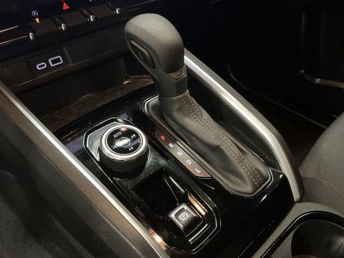 Used 2023 Chevrolet Colorado Trail Boss image 16