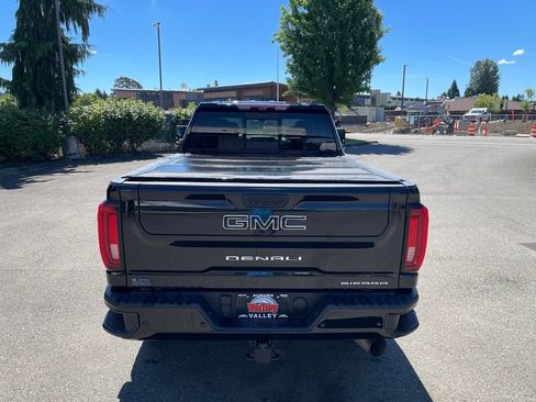 Used 2022 GMC Sierra 3500 Denali w/ Denali Black Diamond Edition AWD/4WD image 4