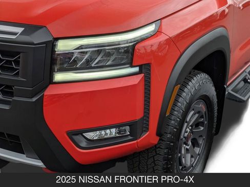 Used 2025 Nissan Frontier PRO-4X AWD/4WD image 10
