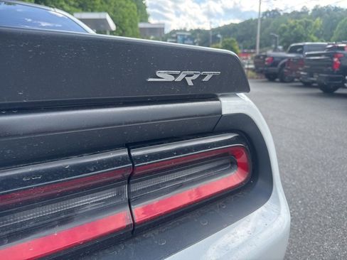 Used 2015 Dodge Challenger SRT Hellcat RWD image 22